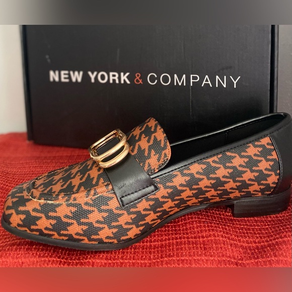 NY AND COMPANY.. WOMENS Brown Houndstooth Loafers with Gold Buckle - Picture 9 of 16